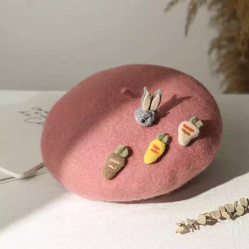 “BUNNY & CARROT” BERET BY11285