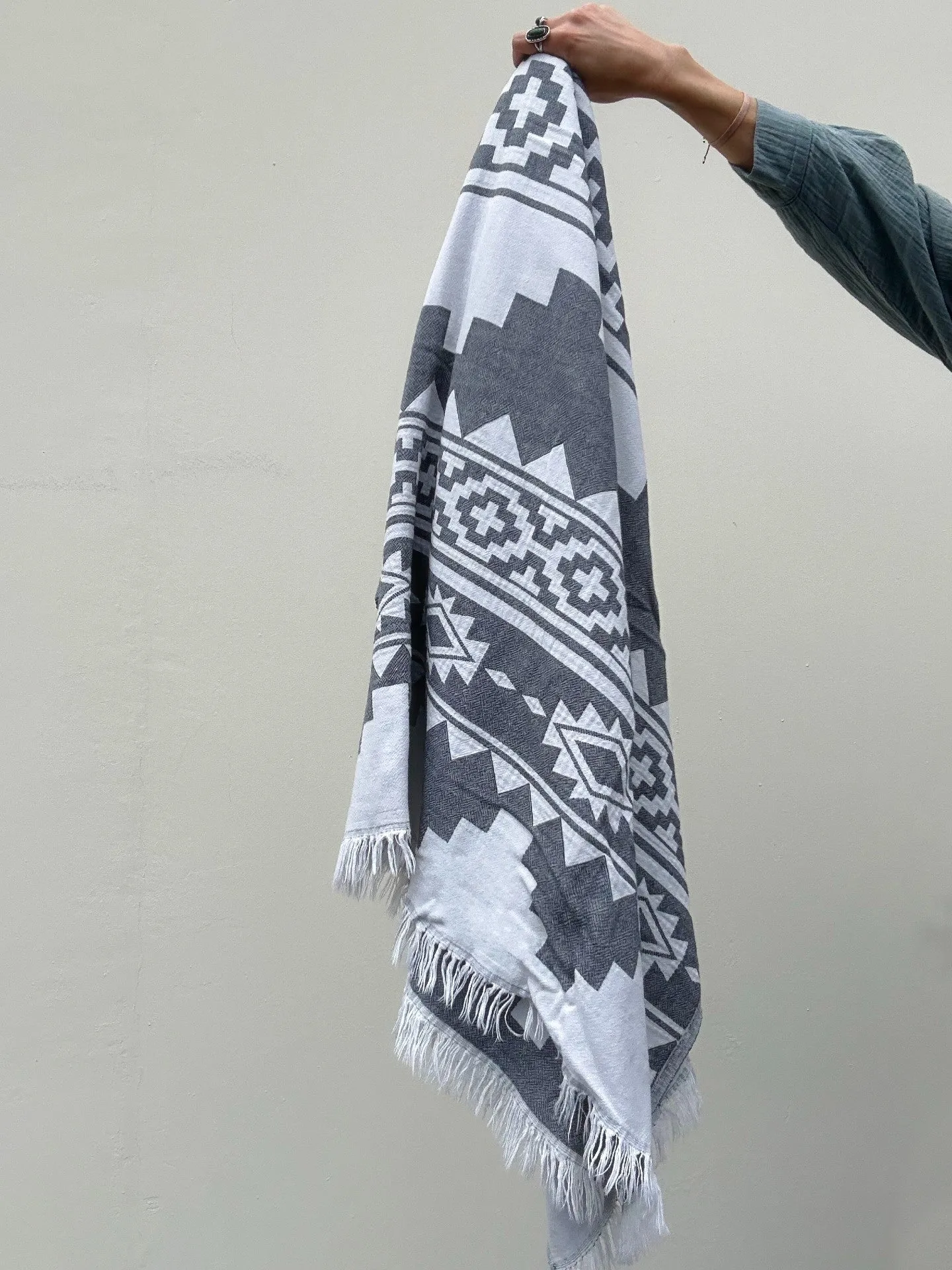 Sample - Geometric Blanket