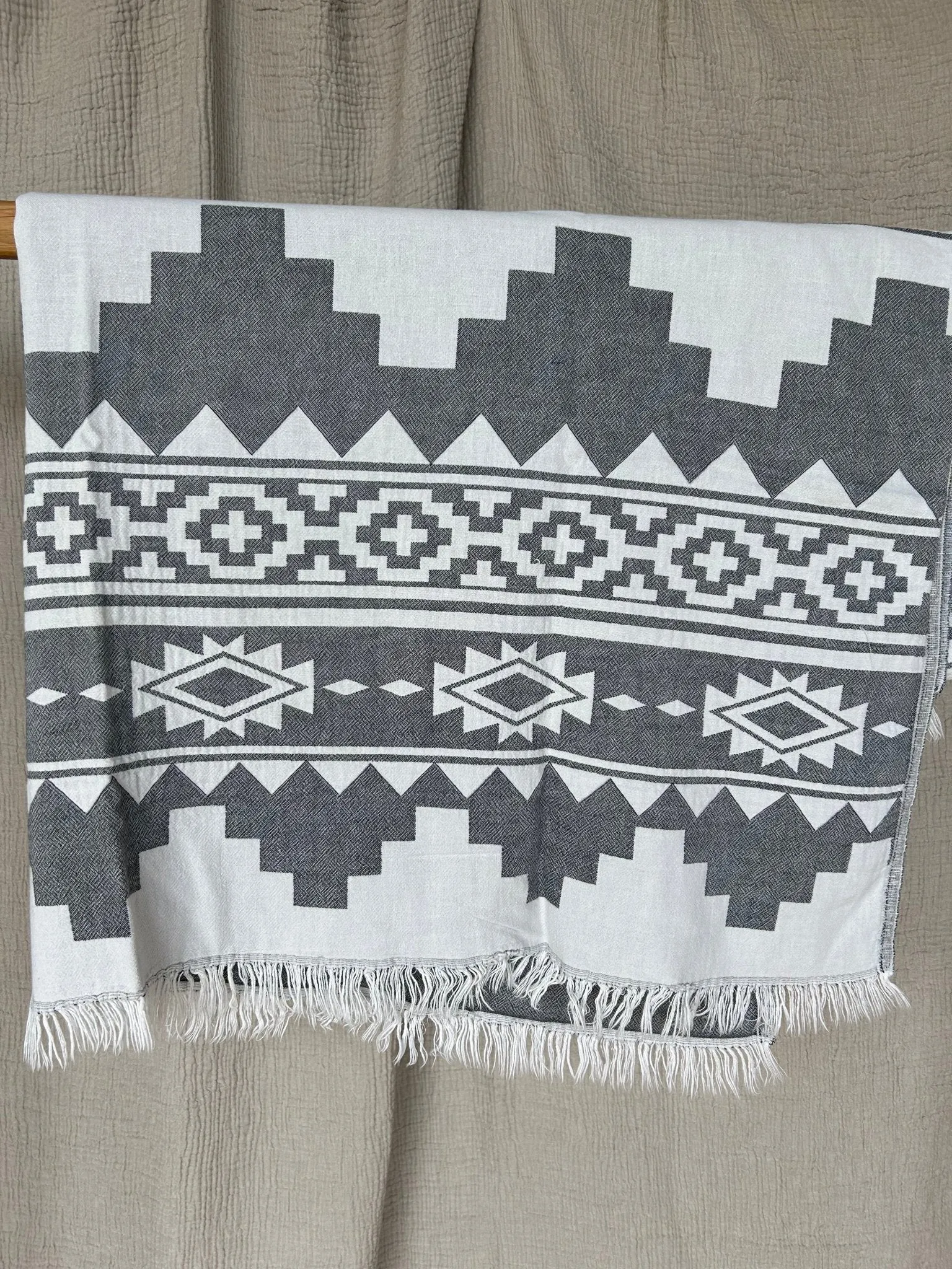 Sample - Geometric Blanket